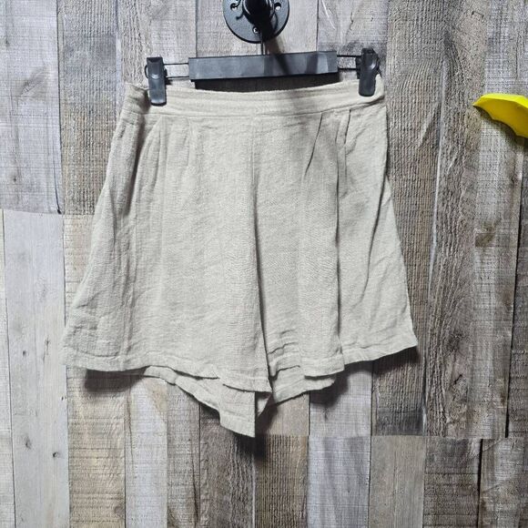 Yoli & Otis Tan Linen Shorts - Picture 1 of 4